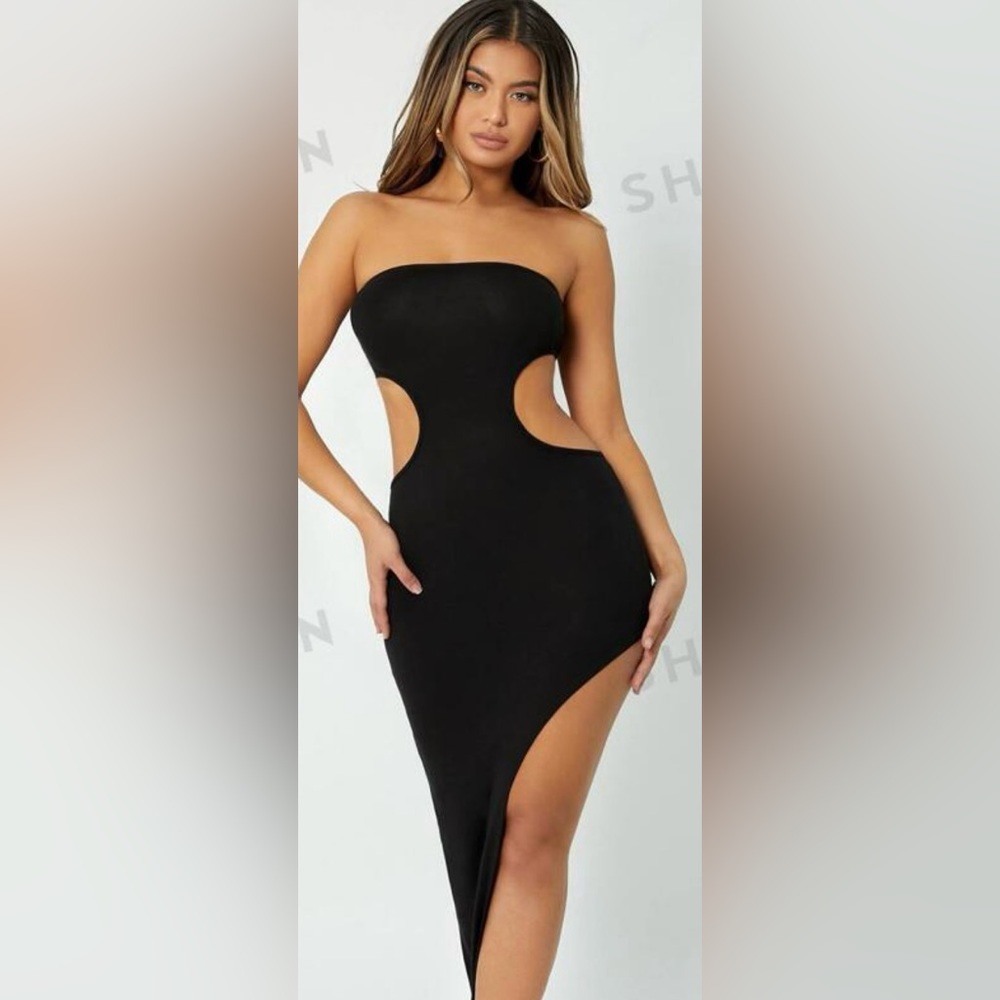 Cut out black maxi dress so cute and great material size small